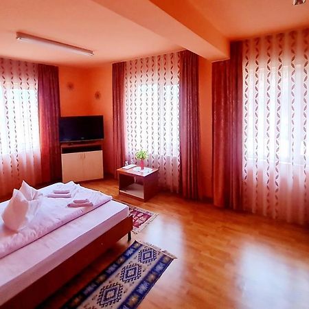 Hotel Pensiunea Sanziana à Oradea Extérieur photo
