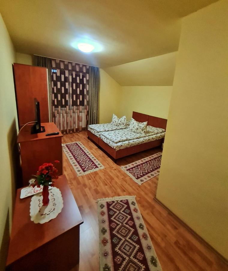Hotel Pensiunea Sanziana à Oradea Extérieur photo