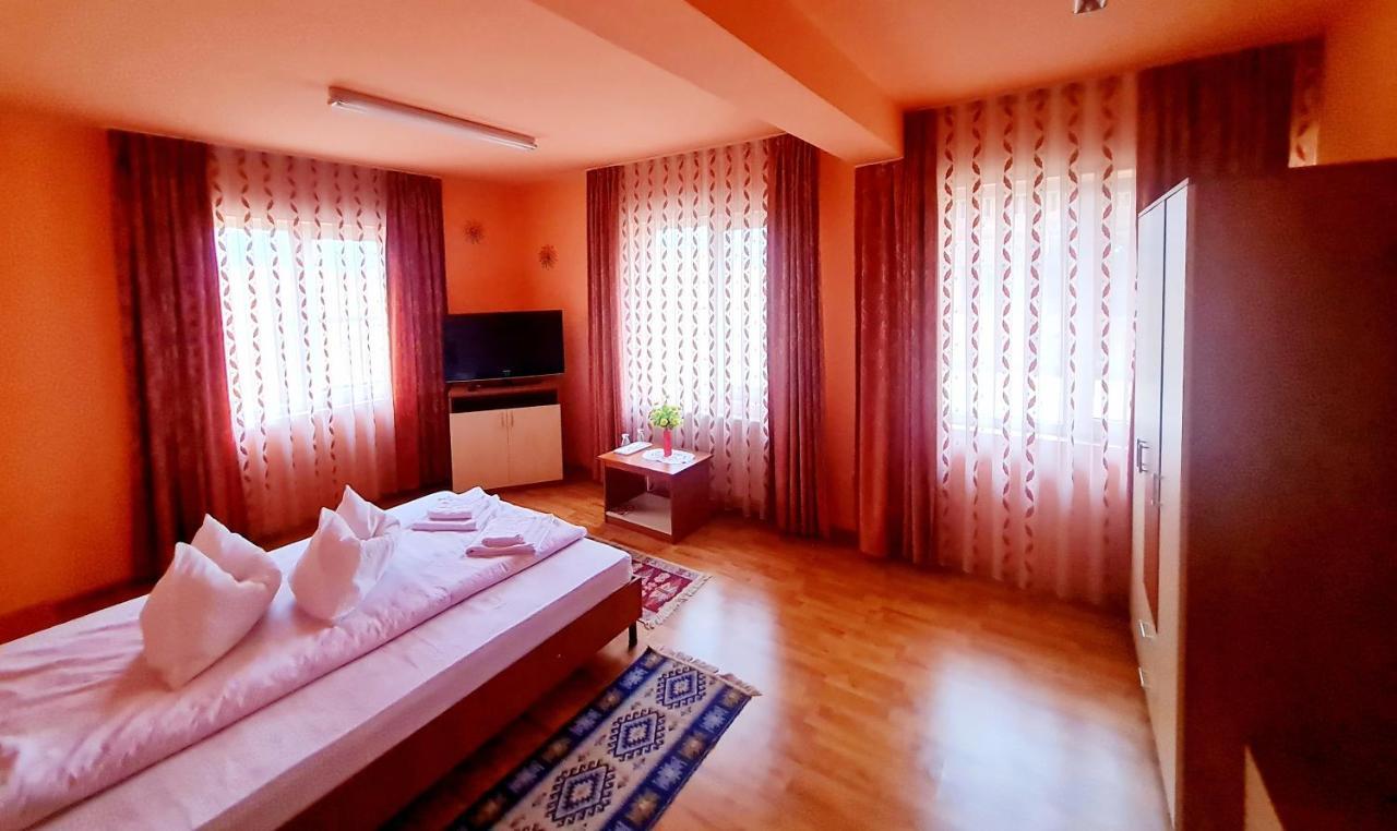 Hotel Pensiunea Sanziana à Oradea Extérieur photo